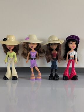 Vintage 2003 Mini Bratz Dolls Set Of 4 Mini McDonald's (No Clothing Accessories)